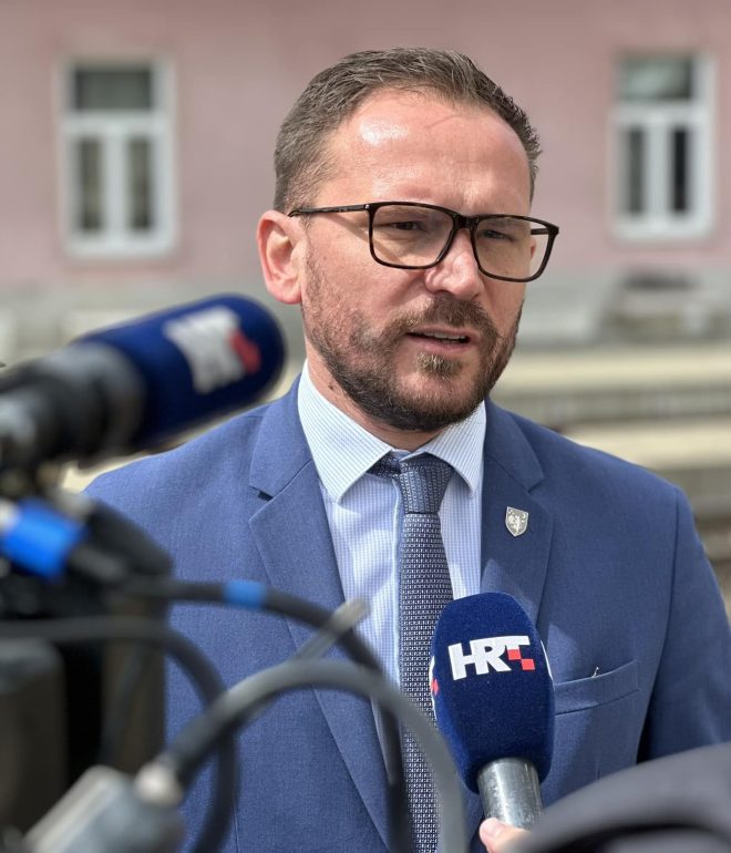 Gradonačelnik Krešimir Akčkar
